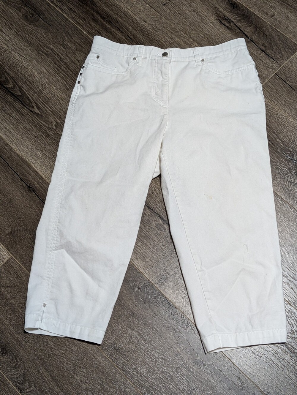 Haggar White Capris Pants. Petite. Cotton Spandex Blend. 5 Pockets. Size 8.